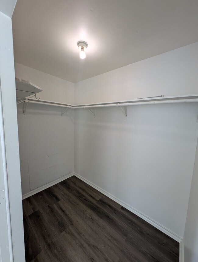 Building Photo - 403 Cowling St