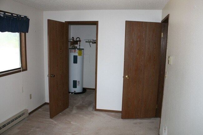 Building Photo - 2702 E 31st Ave