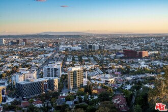 Building Photo - 8666 Hollywood Blvd