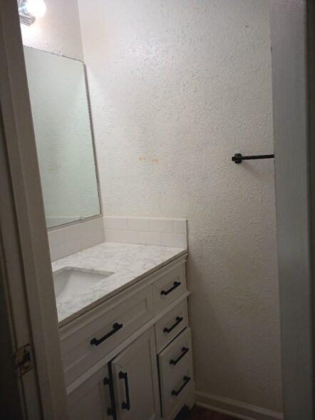 Building Photo - 1405 Chapelwood Dr
