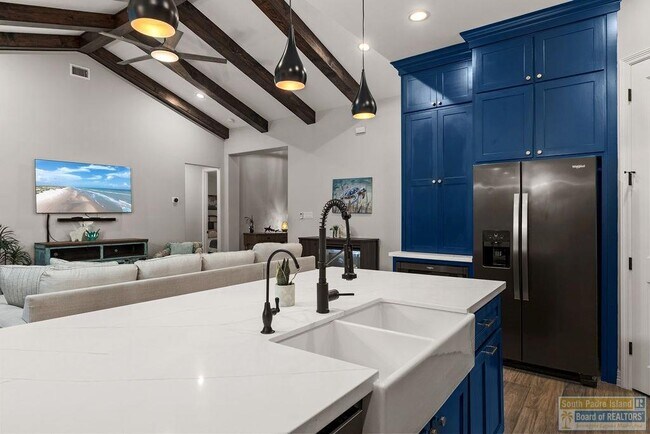 Building Photo - 124 Torrey Pines Dr