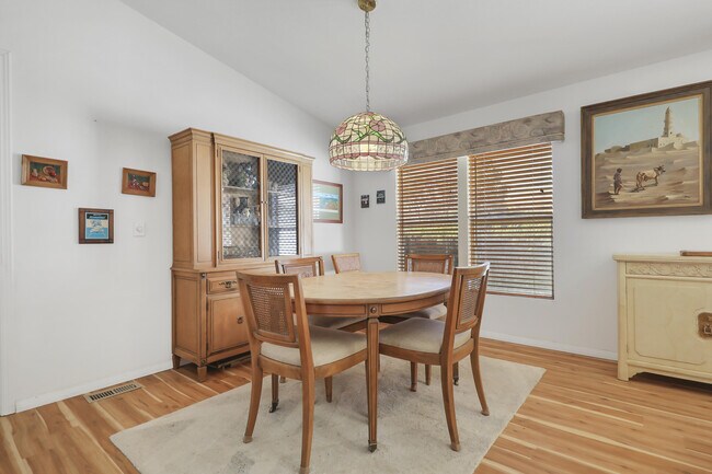 Building Photo - 60781 Painted Hills Rd