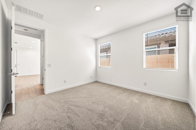 Building Photo - 4Bed/3Bath House at Thomas Rd/99th Ave! Ready for Immediate Move-In! -- Mother-In-Law Suite W/Pri...