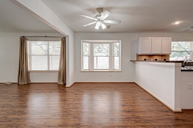 Building Photo - 22926 Rainbow Bend Ln