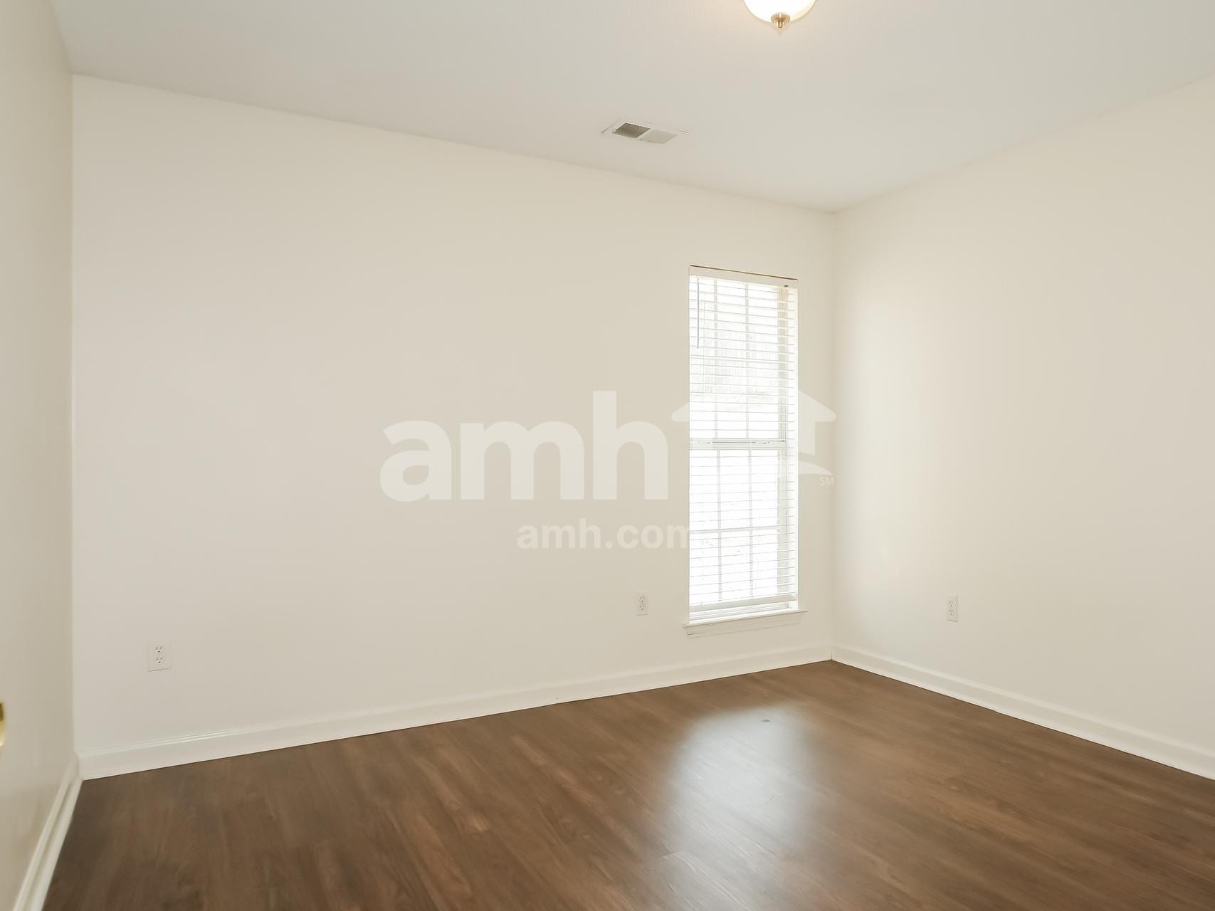 Building Photo - 660 Timber Creek S