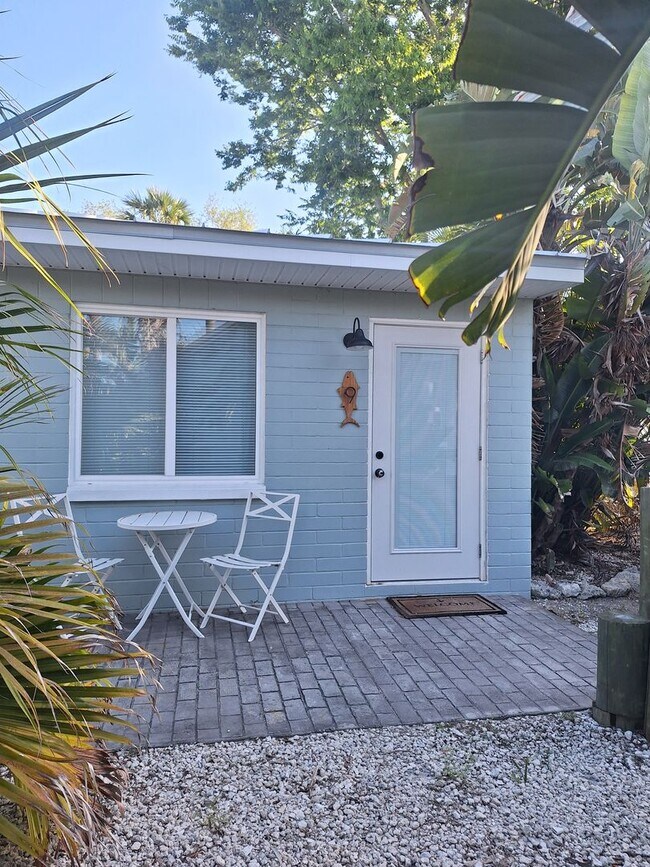 Building Photo - NSB FURNISHED EFFICIENCY-ALL UTILITES INCLUDED!