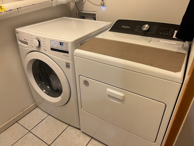 Building Photo - 2240 Hillsdale Cir