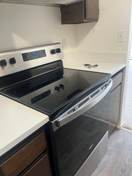 Building Photo - 917 Bell St