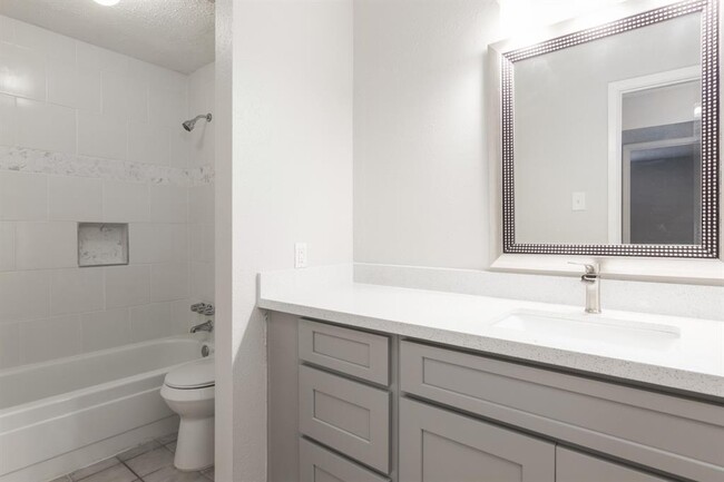Building Photo - 10555 Turtlewood Ct