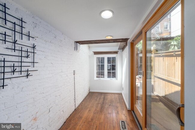 Building Photo - 840 Tyson St