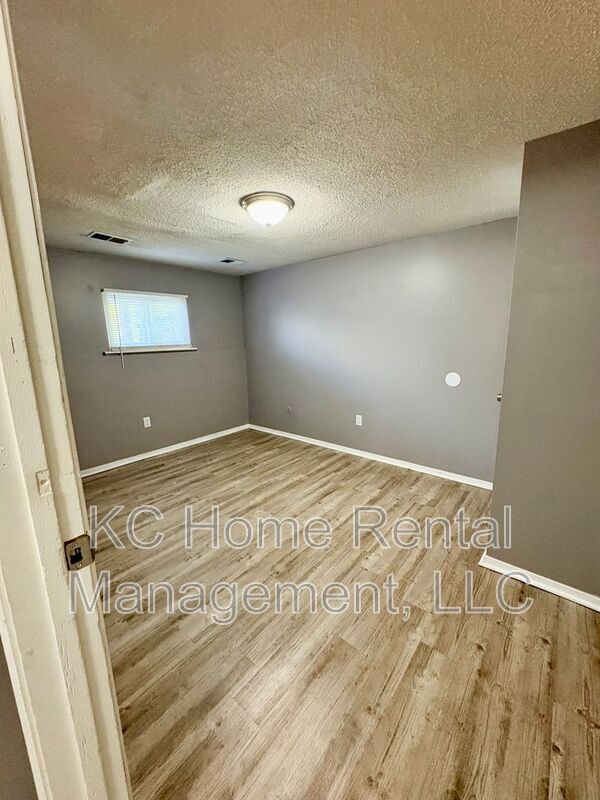 Building Photo - 3904 Springfield St