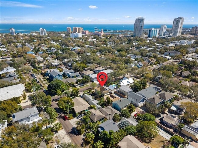 Building Photo - 916 2nd St N