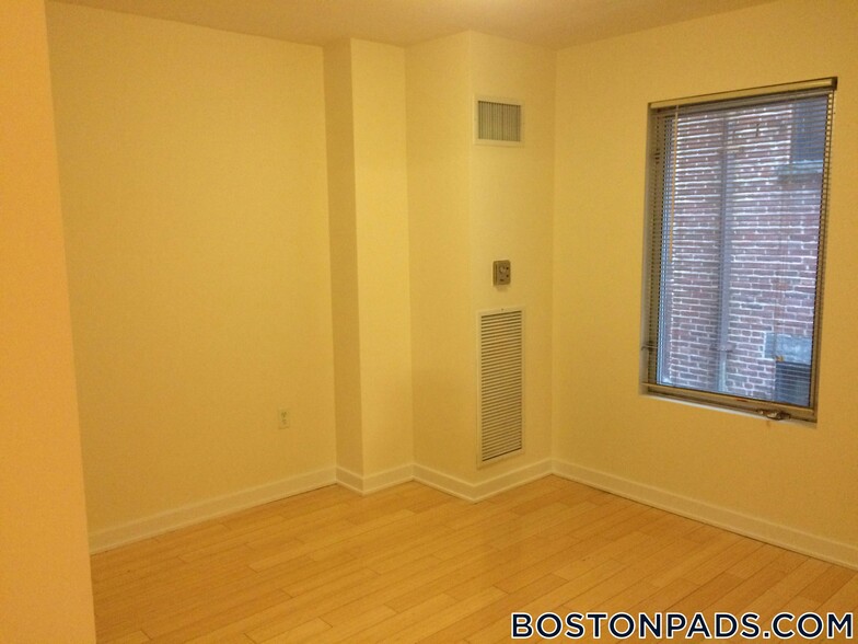 Building Photo - 40 Boylston St