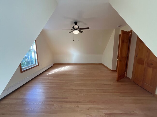 Building Photo - 3 Bedroom, 2 bath home newly renovated wit...