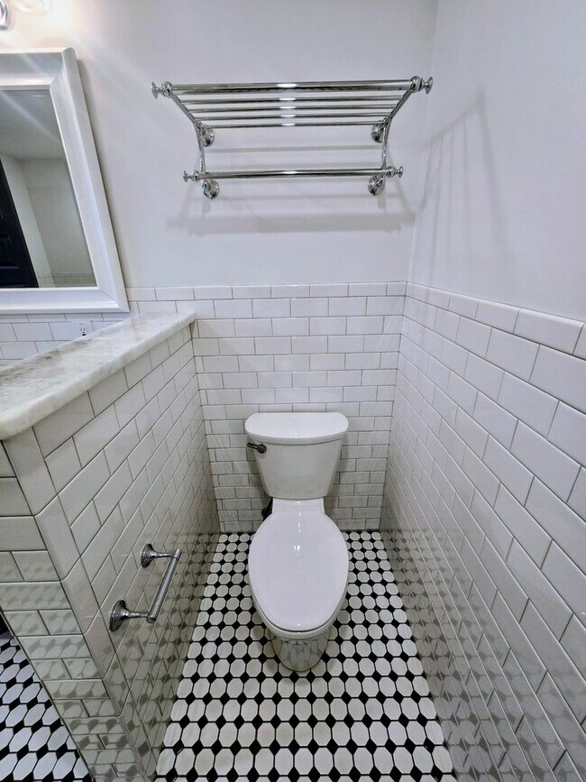 Building Photo - 1815 Main St