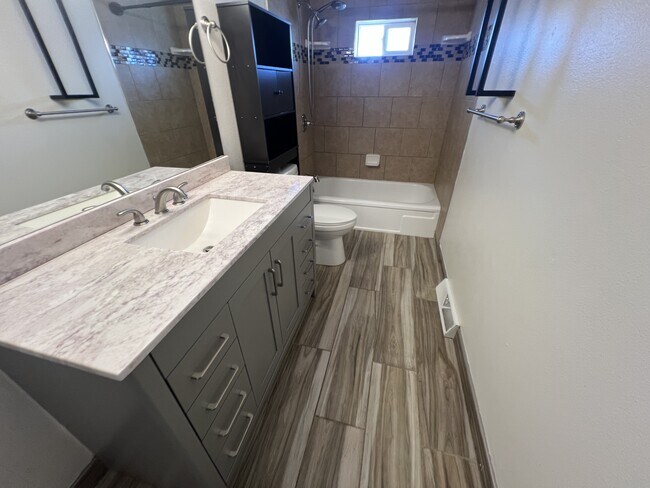 Building Photo - 205 16th Ave Ct