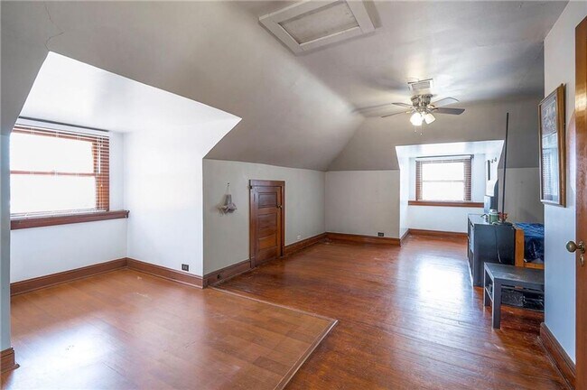 Building Photo - 712 E Armour Blvd