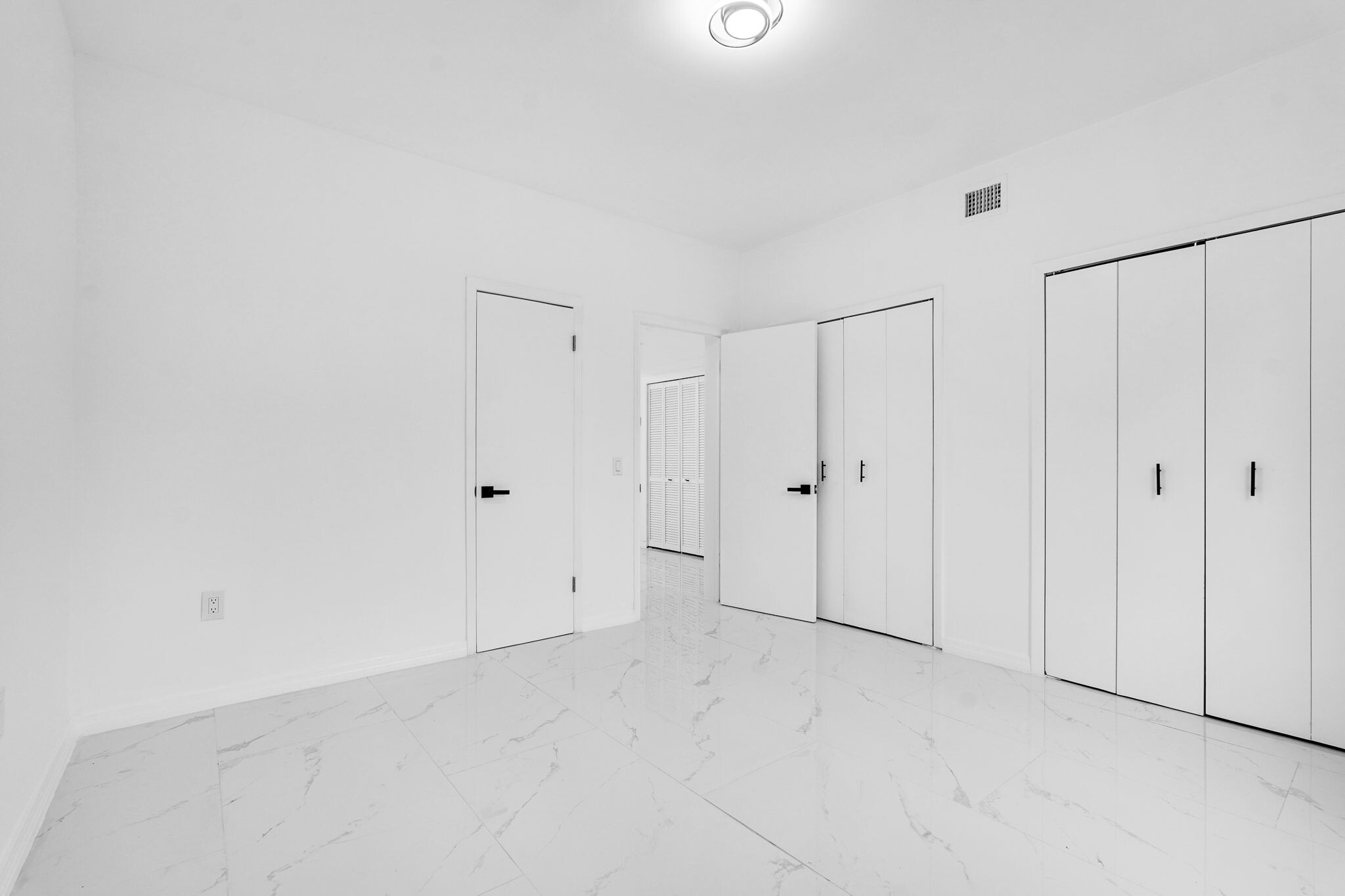 Building Photo - 972 SW 44th Ave