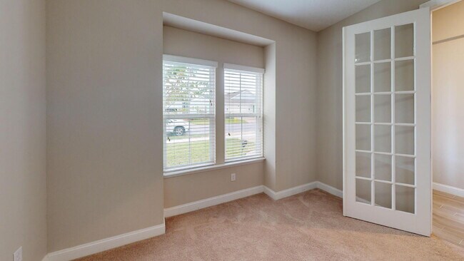 Building Photo - "Spacious 5-Bedroom Retreat in Jacksonville - 2,623 Sq Ft of Comfort!"