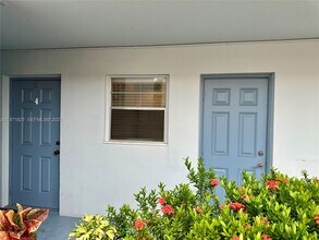 Building Photo - 300 NE 12th Ave