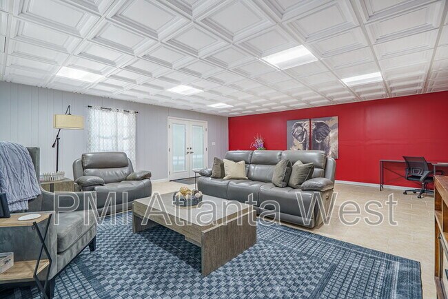 Building Photo - 2215 Spalding Dr