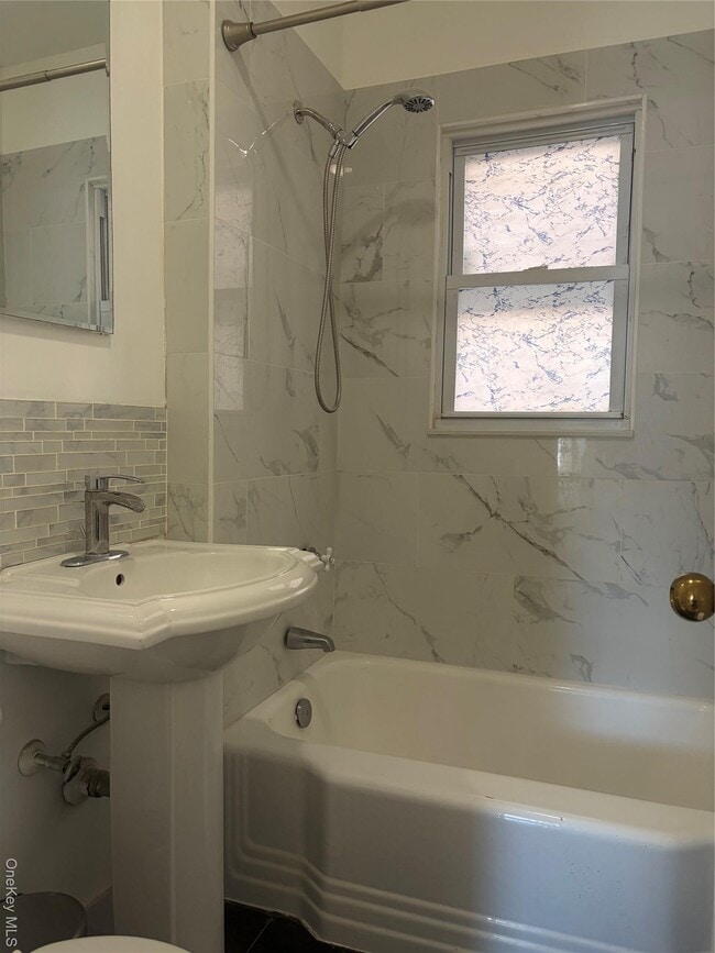 Building Photo - 196-03 42nd Ave