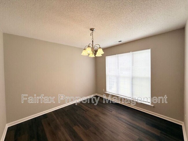 Building Photo - 201 Ridge Lake Dr