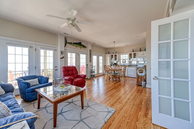 Building Photo - OFF-SEASON FURNISHED RENTAL AVAILABLE JAN and FEB '26