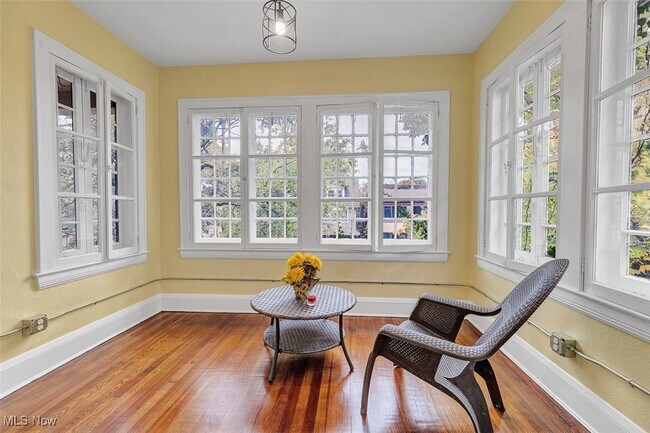 Building Photo - 2257 Grandview Ave