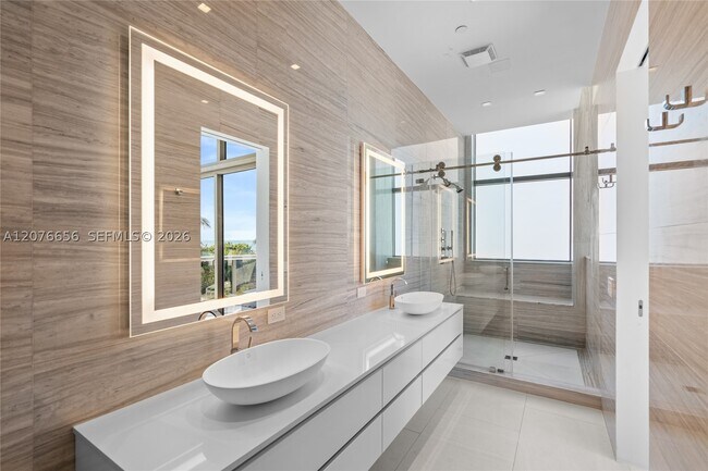 Building Photo - 5875 Collins Ave
