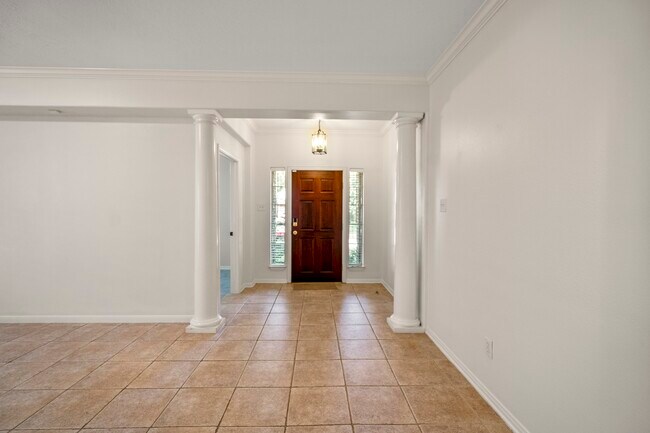 Building Photo - 15 Heron Hollow Ct