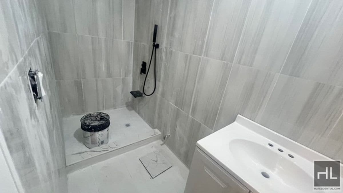 Building Photo - 949 E 55th St