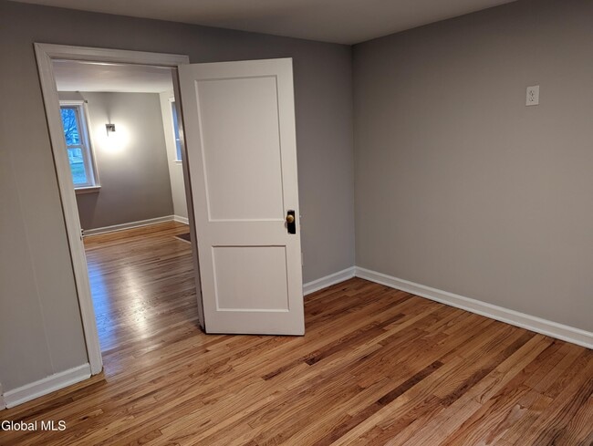 Building Photo - 73 Vly Rd