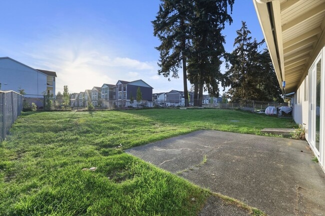 Building Photo - MOVE IN READY NOW! 3 bedrooms, 1.5 baths 1 car garage. Easy JBLM commute! North Thurston School D...