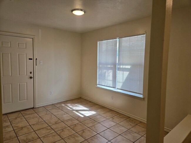 Building Photo - 1700 Dexter Dr S