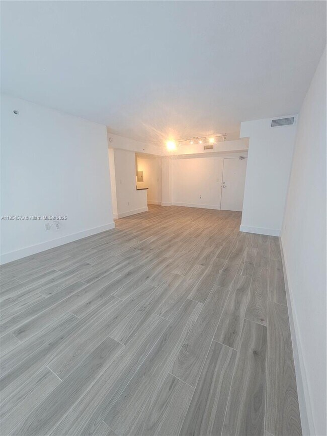 Building Photo - 7501 E Treasure Dr