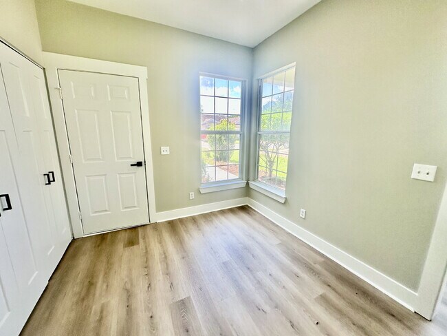 Building Photo - Gorgeous Renovated Two Bedroom Home in Sun City!