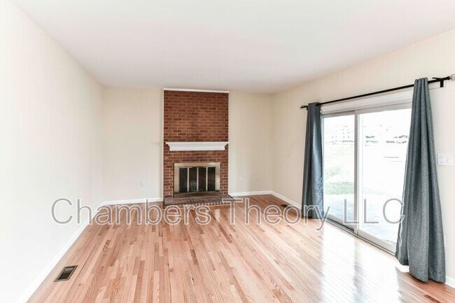 Building Photo - 9766 Oleander Ave