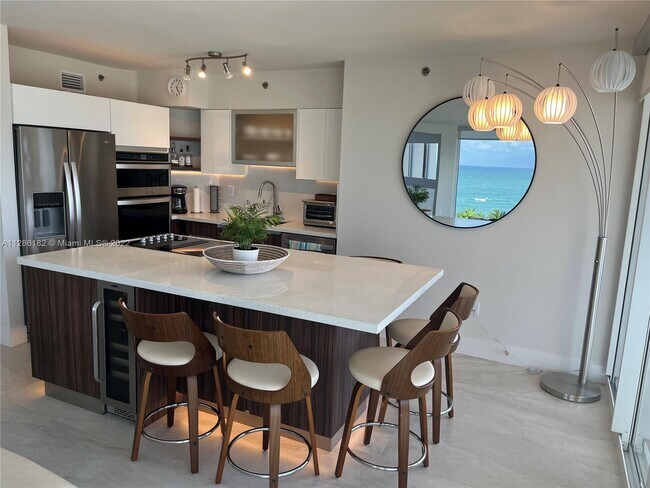 Building Photo - 7330 Ocean Terrace