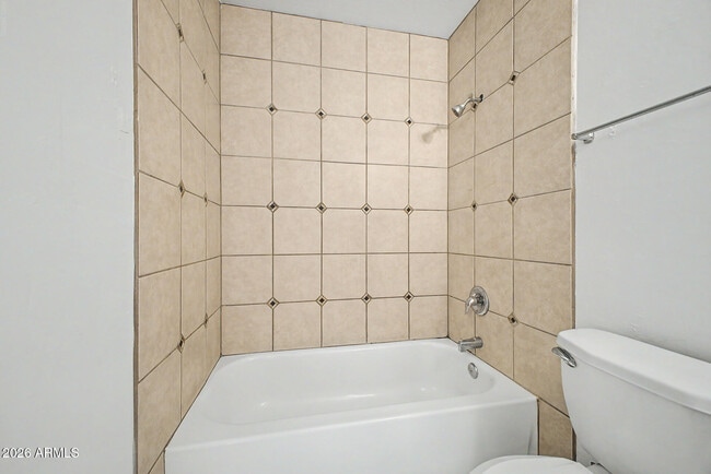 Building Photo - 7014 W Palo Verde Dr