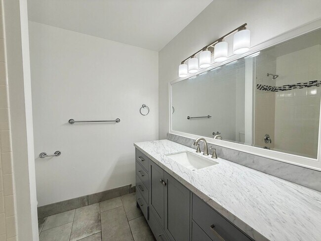 Building Photo - 3 Bedroom Home in Holladay Available August 1st