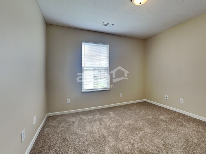 Building Photo - 4624 Aylesbury Dr