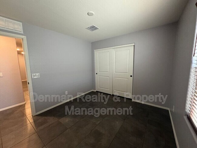 Building Photo - 1633 W Pinkley Ct