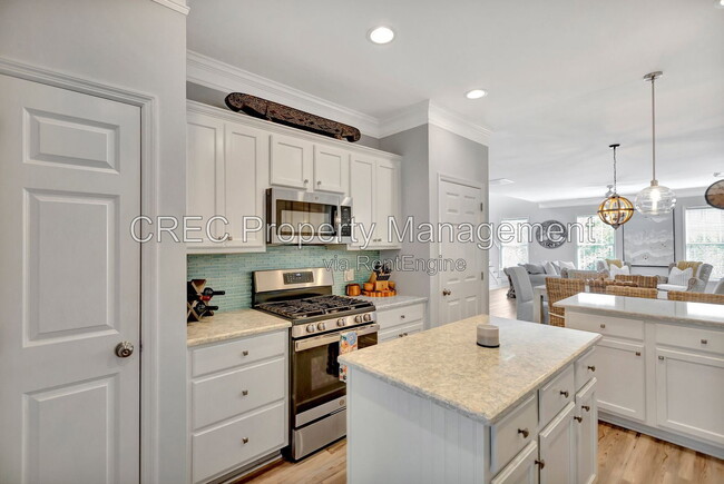 Building Photo - 147 Palm Cove Way