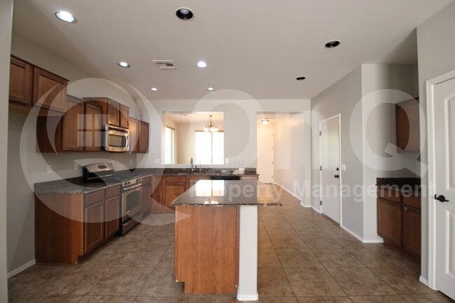 Building Photo - 4072 E Cherry Hills Dr