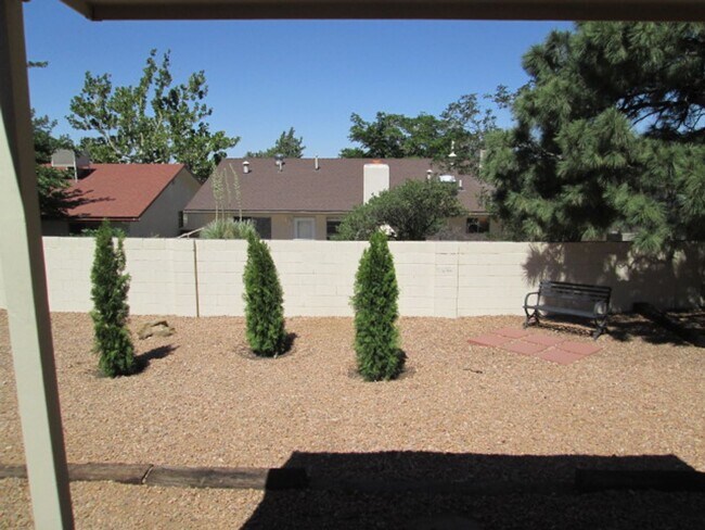Building Photo - 1233 Stutz Dr NE