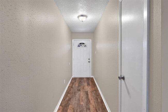 Building Photo - 10007 Oakmont Dr