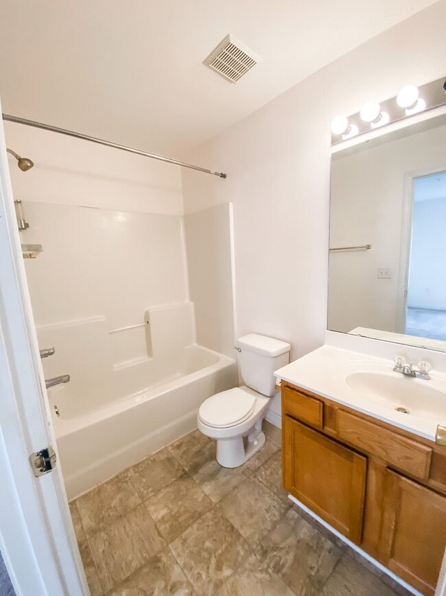 Building Photo - Fort Walton Townhome Available!!! 2bd/2.5bth
