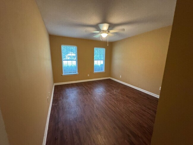 Building Photo - 605 Lancelot Ct