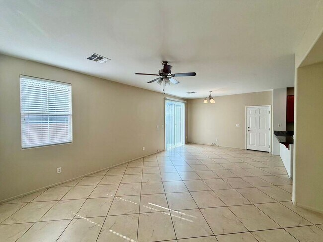 Building Photo - Beautiful 5 bedroom House